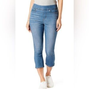 Stylish Women's Cropped Jeans in Blue